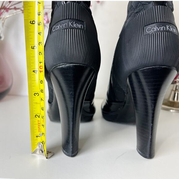 Calvin Klein Diamond Quilted Nylon Leather Trim Heeled Ankle Booties Black 8.5 - Picture 8 of 15